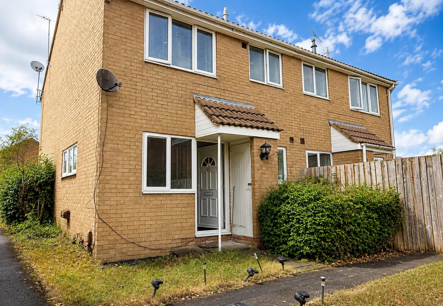 Swindon auction terrace refurb at 23 Cypress Grove - bridging loan case study thumbnail